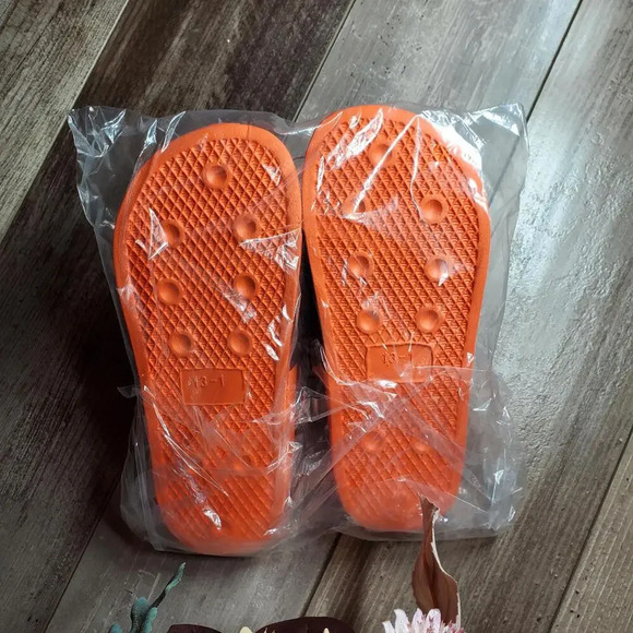NWT NASA Unisex Kids Slide Sandals Size 13-1 Orange Black - Picture 6 of 7